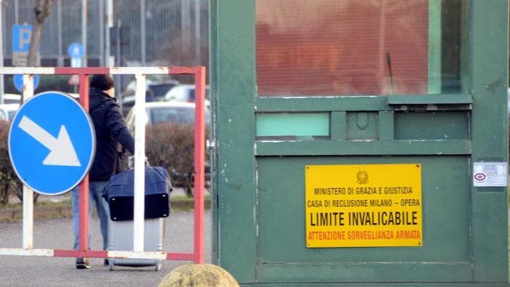 A Opera droga e cellulari nelle celle: a gestire il bazar un detenuto e la sua famiglia