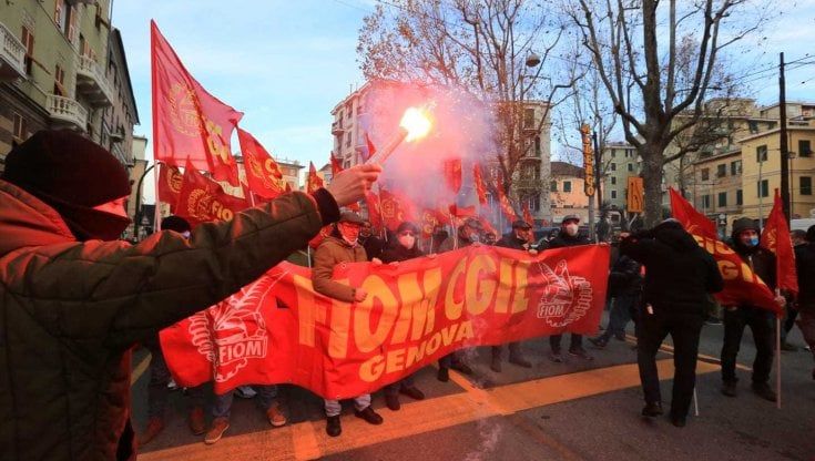 Genova, metalmeccanici in piazza contro la riforma delle pensioni