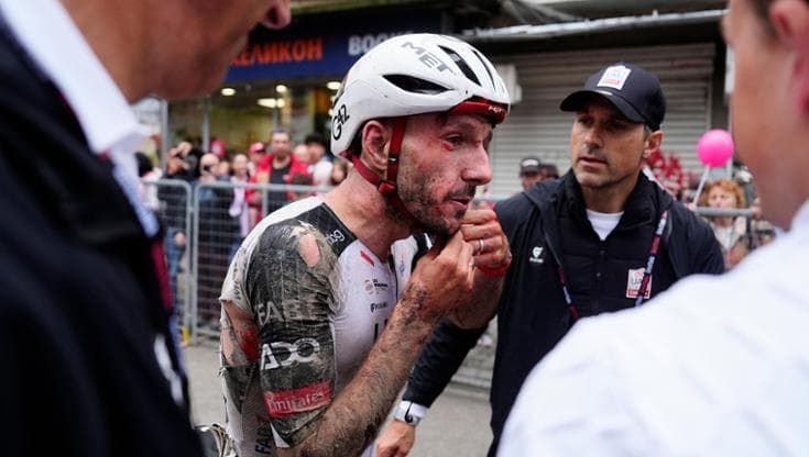 La prima volta dell’Uruguay al Giro, ma si cade ancora: “Strade fangose, non si sta in piedi”