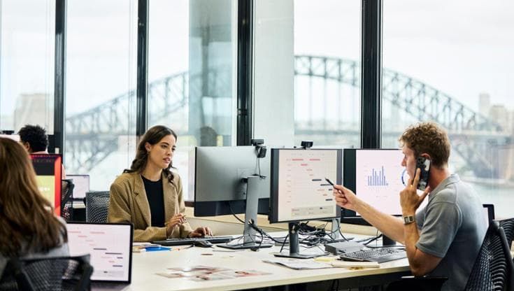 Smart working addio, il venerdì è il nuovo mercoledì. Ma per i dipendenti incentivi e super uffici