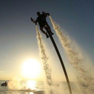 In volo sull'acqua, per l'ultima follia ora serve la patente