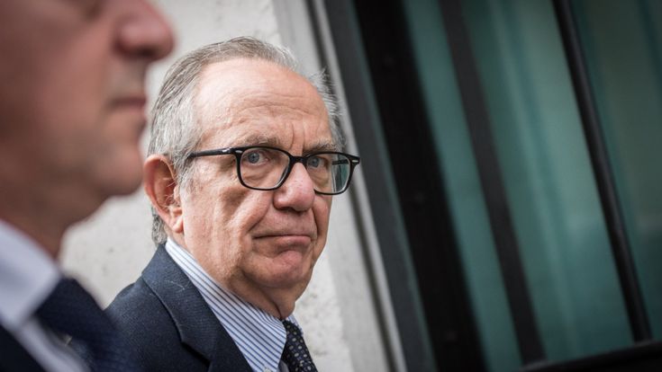Padoan: “Un governo che fa salire lo spread  danneggia le banche”