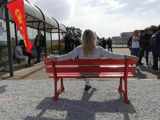 Potenza, 8 marzo: una panchina rossa davanti alla Fca di Melfi contro la violenza sulle donne nei luoghi di lavoro