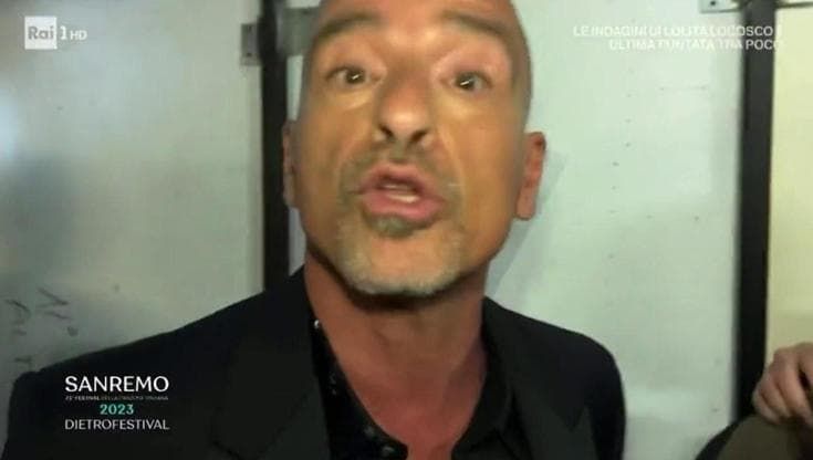 Ramazzotti dimentica le parole sul palco di Sanremo: la sfuriata coi tecnici spiega cos'è accaduto
