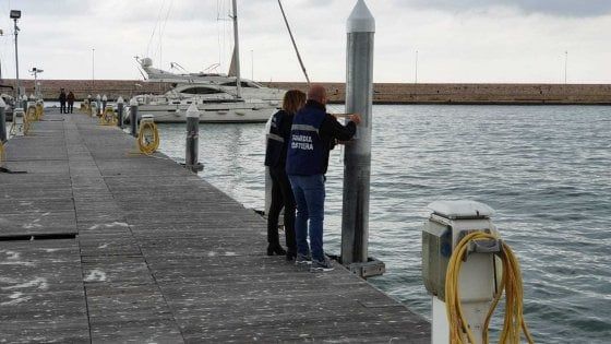 Bari, sequestrato lo specchio d'acqua davanti al circolo Barion: yacht e barche a vela ormeggiate abusivamente