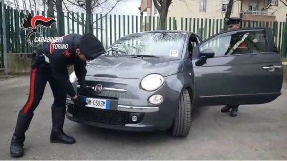 Torino, i carabinieri scoprono la "truffamobile", finta auto civetta usata per ingannare gli anziani