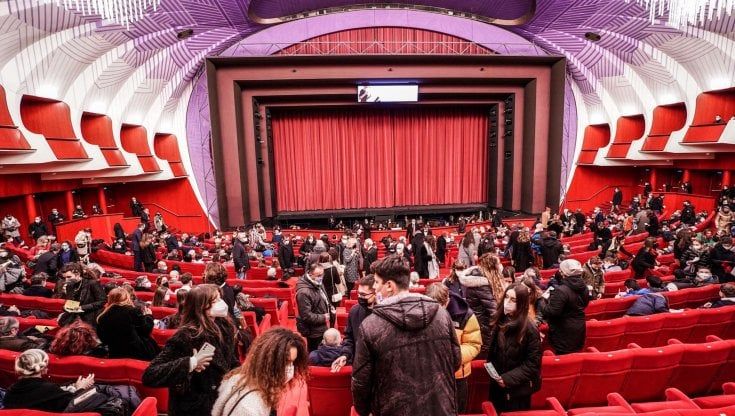 Il Teatro Regio di Torino riapre con la Bohème, parla il direttore Schwarz: "Che emozione tornare a respirare l'arte"