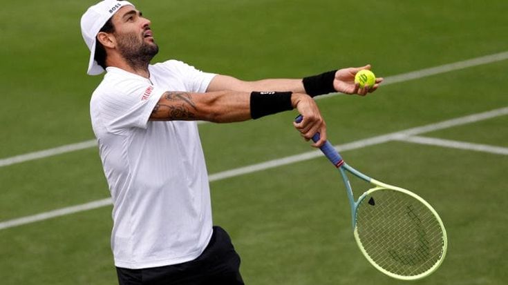 Wimbledon, rinviato per la pioggia il derby tra Berrettini e Sonego: riprenderà domani. Federer ospite del Royal box