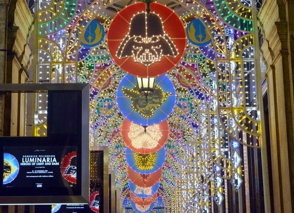 Natale, si accendono le luminarie con i personaggi di Star Wars