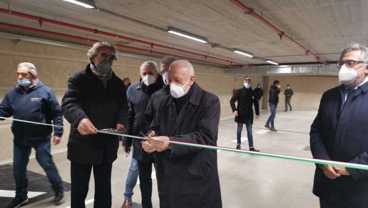 De Luca apre il mega parcheggio a Salerno: "Buttate a mare chi imbratta"