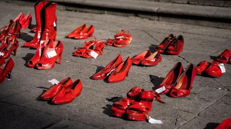 Femminicidi, la strage che non si ferma: “Cambiare la testa e le leggi il Paese sta tornando indietro”
