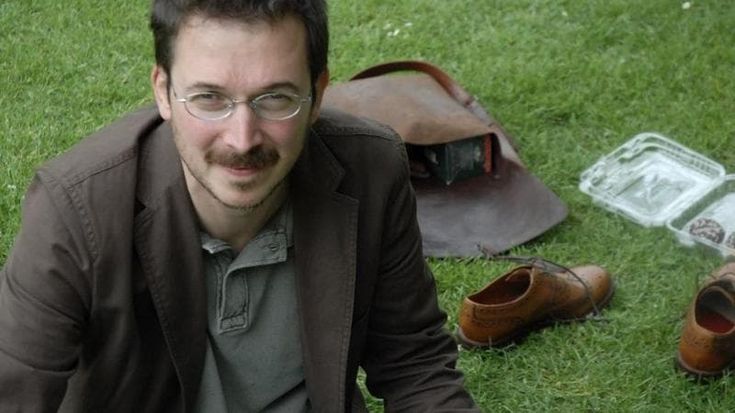 “Io, prof precario di filosofia all’università e scarpolino ambulante nei mercati rionali”