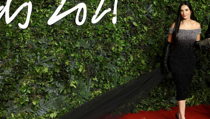 Fashion Awards 2021: Demi Moore, 59 anni, è la star del red carpet