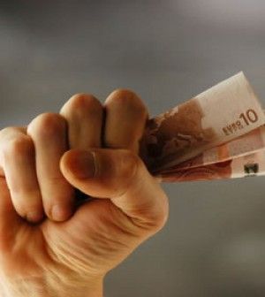 Banche etiche contro "too big to fail".La sfida dei modelli per uscire dalla crisi