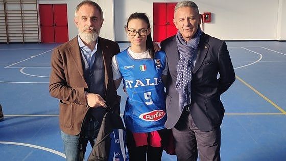 La famiglia del basket abbraccia Miriam: l'abbraccio del ct Crespi