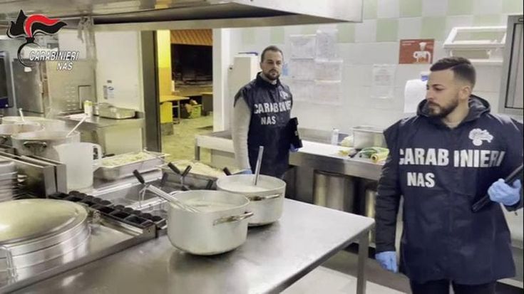 Dall’umidità alla sporcizia, irregolari dieci mense scolastiche su diciannove visitate dai Nas in Toscana