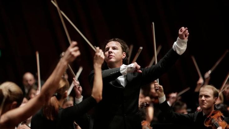 Teodor Currentzis: “Fare musica classica è come fare l’amore, servono fuoco e estasi”
