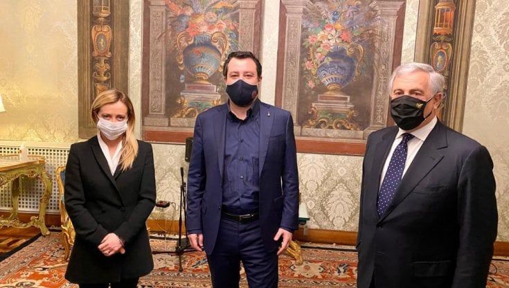 Governo Draghi, Fi a rischio scissione, in 50 con Carfagna. Svolta Meloni: "Pronti ad astenerci"