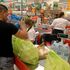 La crisi nel carrello della spesa:<br />sette italiani su dieci scelgono il low-cost