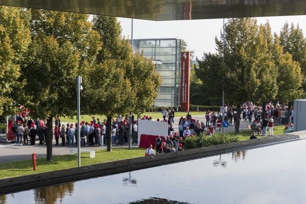 Record di visitatori a Maranello nel giorno dedicato ai dipendenti