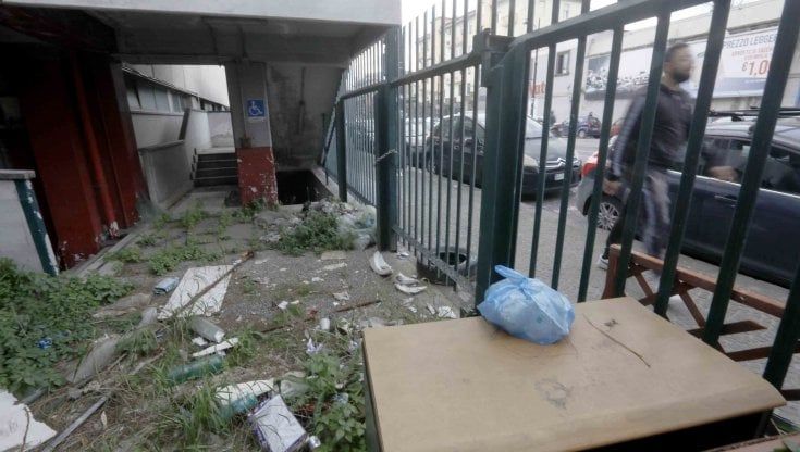 Napoli, il Palastadera dimenticato: "E' diventato una discarica"