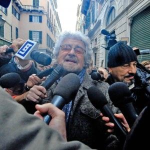 Grillo attacca il Papa: "Non ha ricevuto il Dalai Lama: una scelta politica"