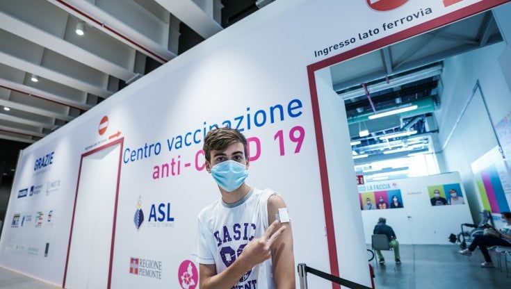 Campania, già partita da oltre un mese la vaccinazione per la fascia 12 - 19 anni
