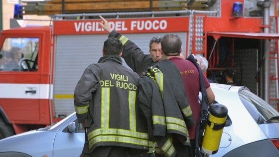 Ragusa, fiamme a un negozio di biciclette: titolare ustionato