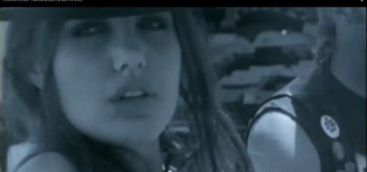 Angelina Jolie, sedicenne esordiente per il video di Venditti 'Alta marea'