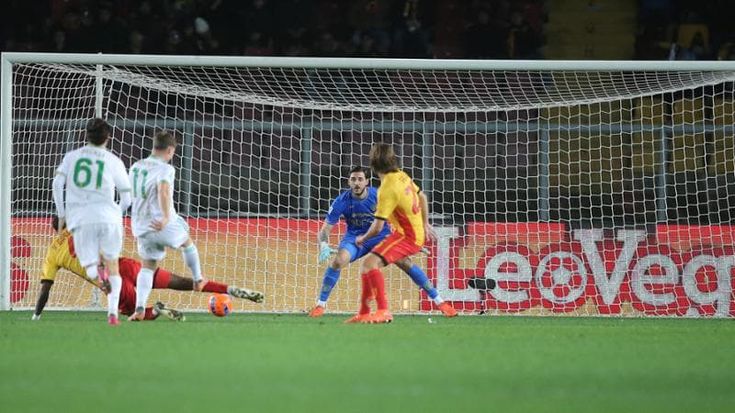 La Roma trova gli attaccanti: 2-0 al Lecce con Ferguson e Dovbyk, che poi si fa male