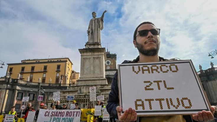 Flash mob per la Ztl Dante, il Comune: "Non si limita a una piazza, va studiata"