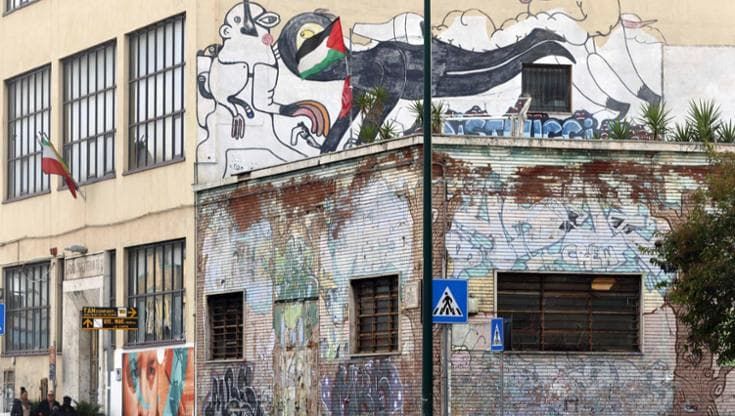 Officina 99 Napoli, sabato assemblea: “Niente sgombero né chiusura”