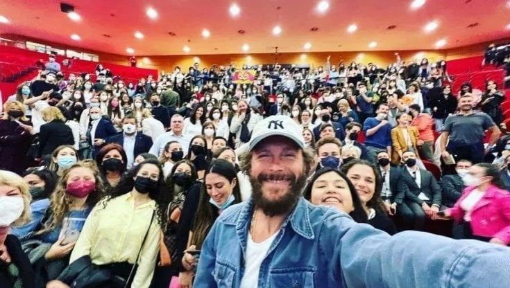 Jovanotti bissa il suo Beach Party, presentato  alla Bicocca Ri-party-amo: "Puliremo 20 milioni di metri quadri di spiagge"