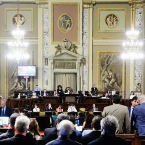 Ars, tensioni e strappi, Finanziaria nel pantano 