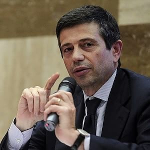 Caso Lupi, Delrio: "Dimissioni? Ci pensa". Ma lui nega. M5S e Sel: mozione di sfiducia