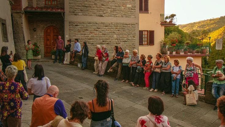 Prati come aule e trekking: nasce a Londa la School of Economics