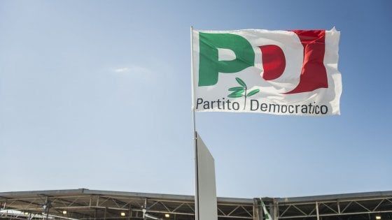 Pd, Martina: "Di Maio irricevibile". Ma Franceschini insiste: "Bloccare asse Lega-5s"