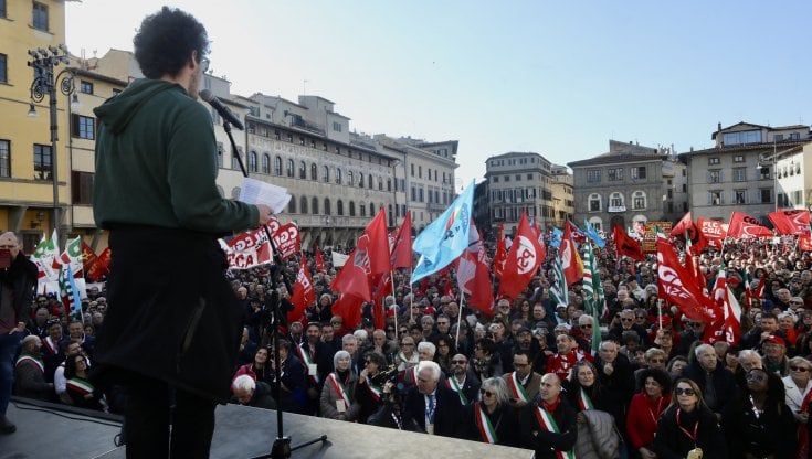 In 40mila a Firenze al fianco degli studenti: "L'Italia è antifascista"