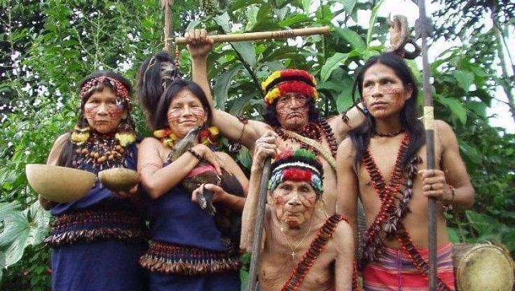 Il viaggio tra gli indios Shuar del fotografo Antonello Zappadu