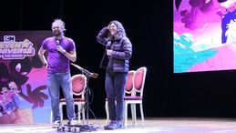 Lucca Comics, alla presentazione di 'Steven Universe' fan in delirio per Rebecca Sugar, che canta per loro