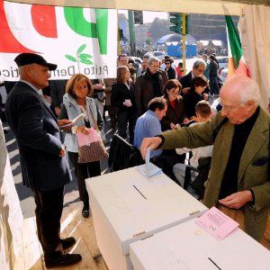 Primarie del Pd a Roma, paura astensionismo. "Al voto anche sabato". Ma manca l'accordo