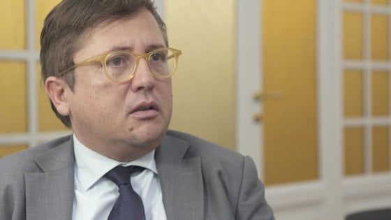 Lo scontro del chirurgo: "Ritiri il ricorso e avrà vantaggi"
