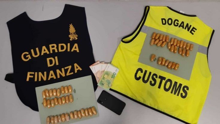 Bologna, aveva ingerito un chilo di eroina: arrestato corriere della droga