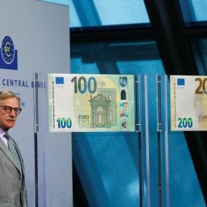 La Bce lancia le nuove banconote da 100 e 200 euro
