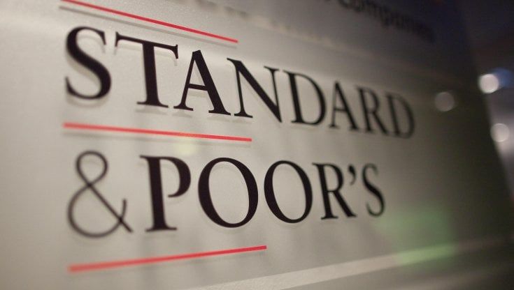 S&P conferma rating Italia a BBB, alza outlook a positivo: convince l'impegno di Draghi per le riforme