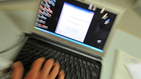 Aiom: "Troppe notizie sulla salute, il 54% degli italiani si confonde"