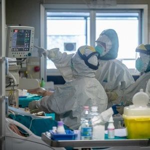In piazza i "somministrati" della sanità: "Chiediamo parità di trattamento"