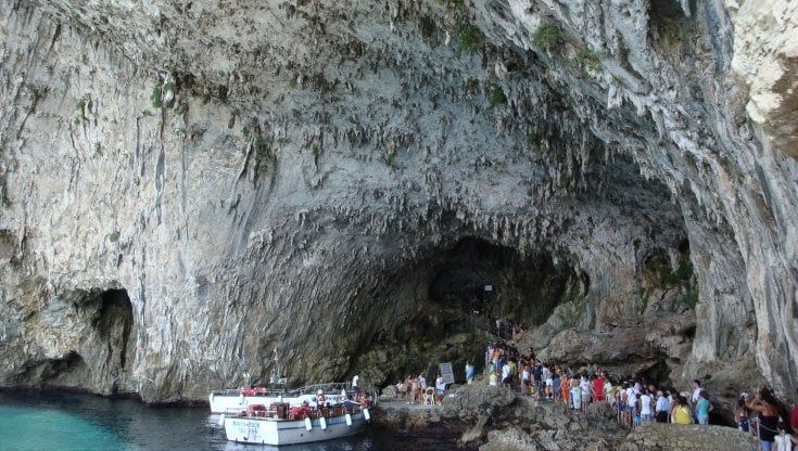 Grotta della Zinzulusa chiusa al pubblico per caduta massi: annullate le visite. Il sindaco: "Presto interventi"