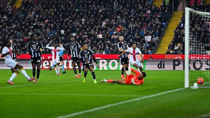 Il Genoa di De Rossi vola. Non si accontenta mai e piega l’Udinese. “Ma teniamo sempre l’elmetto”