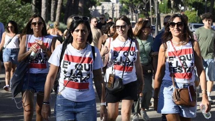 Il popolo di Jovanotti al Circo Massimo: “Qui dal pomeriggio per il nostro beach party in città”